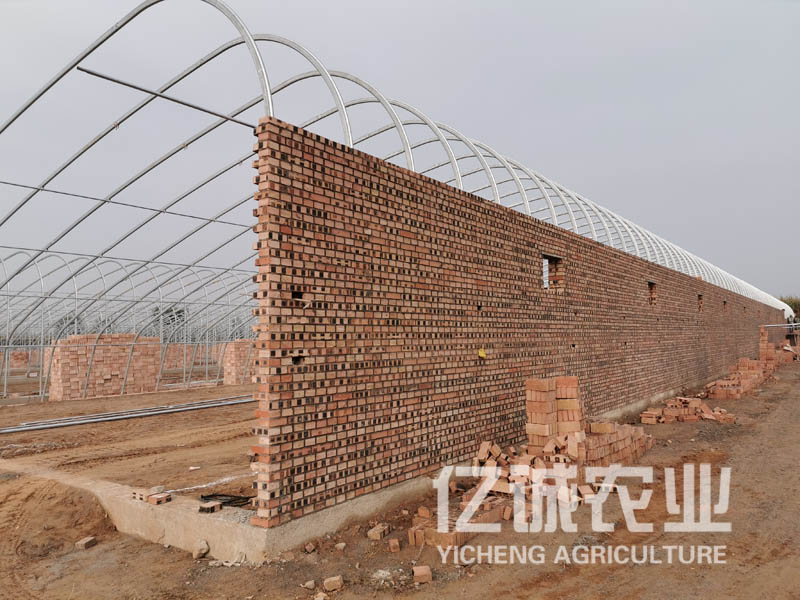一個(gè)完整的日光溫室大棚建設(shè)工程包括哪幾部分？有什么優(yōu)點(diǎn)和缺點(diǎn)？